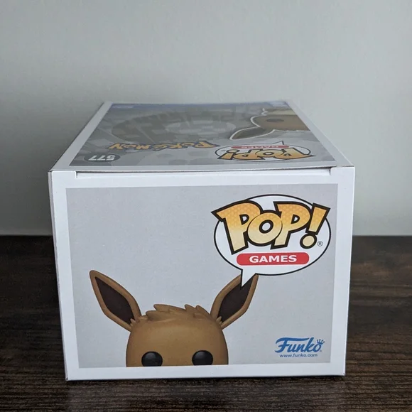 NEW Eevee Funko Pop Pearlescent Eevee Pokemon Center Exclusive Funko Pop 577 - Picture 6 of 9